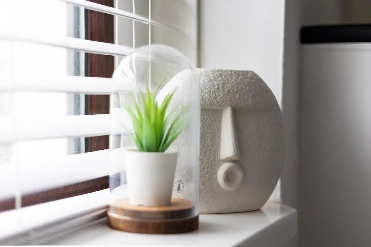 Levi Suite By Koya Homes - 3-Bedroom Home, Downtown Cardiff, Free Parking Cardiff