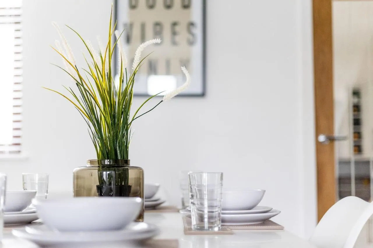 Levi Suite By Koya Homes - 3-Bedroom Home, Downtown Cardiff, Free Parking Holiday home Cardiff