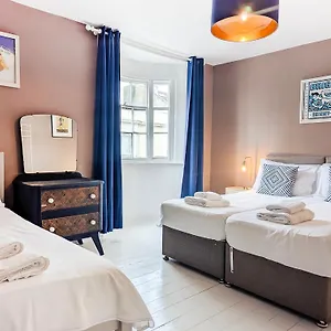  Apartment Mucky Duck House - Central- By Lets United Kingdom