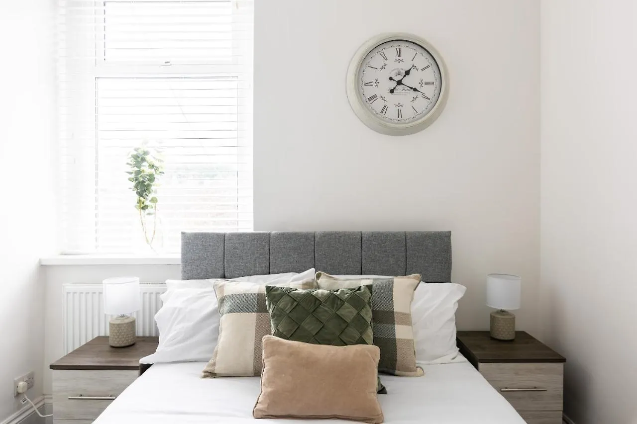 Levi Suite By Koya Homes - 3-Bedroom Home, Downtown Cardiff, Free Parking Holiday home Cardiff