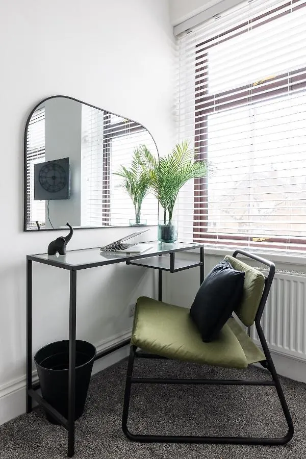 Levi Suite By Koya Homes - 3-Bedroom Home, Downtown Cardiff, Free Parking