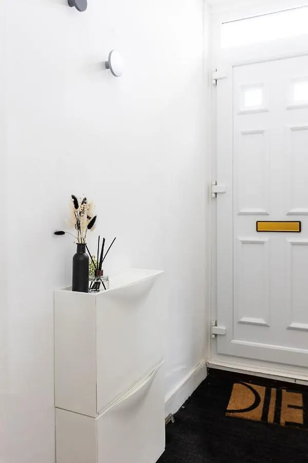 Levi Suite By Koya Homes - 3-Bedroom Home, Downtown Cardiff, Free Parking United Kingdom