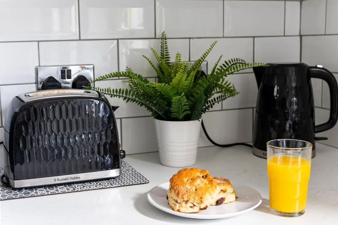 Holiday home Levi Suite By Koya Homes - 3-Bedroom Home, Downtown Cardiff, Free Parking United Kingdom
